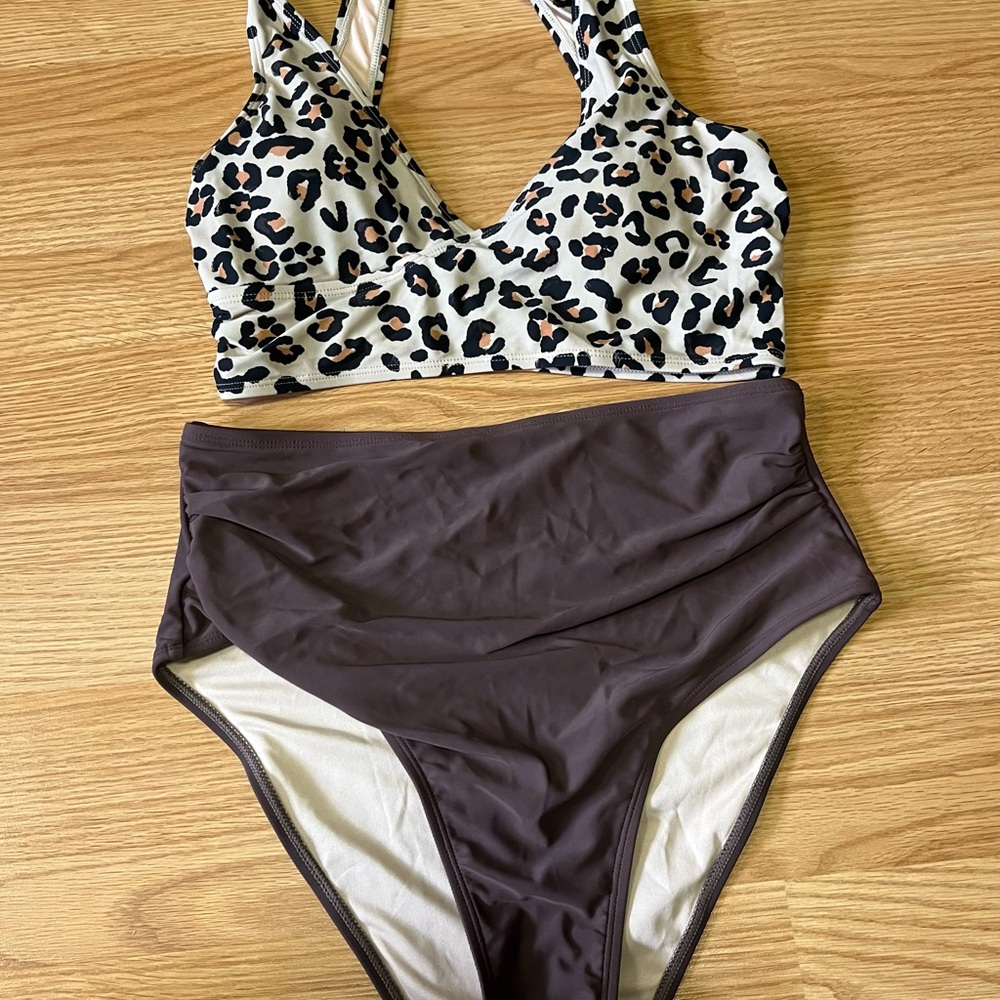 Cupshe Leopard Print V-Neck Bikini Top with Dark Brown High-Waist Bottoms